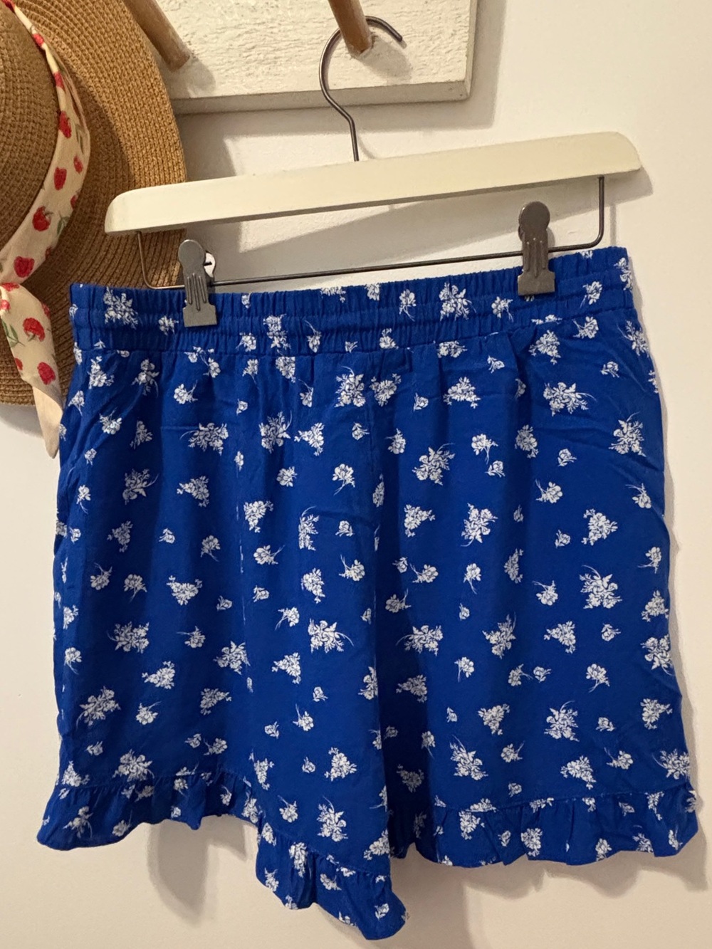 NWOT CeCe Ruffled Shorts - Picture 6 of 6
